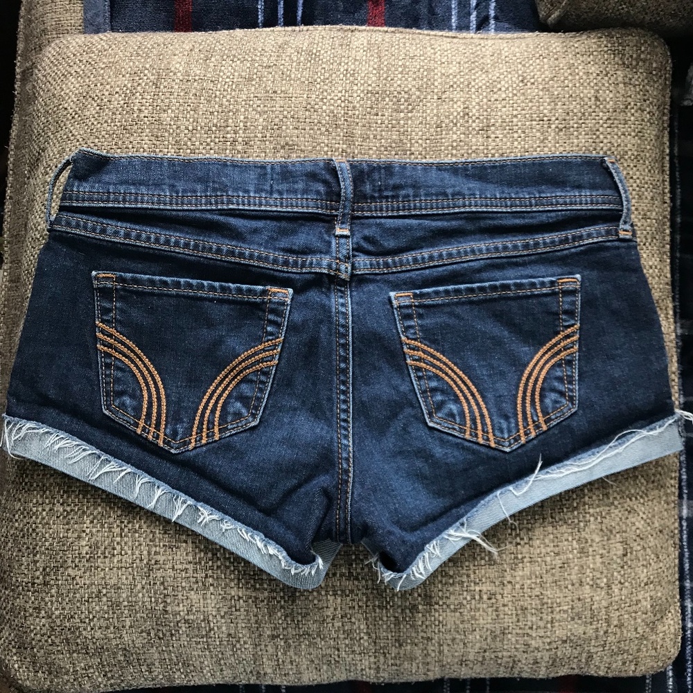 Hollister Short-Short Low Rise Dark Denim Shorts SZ 5 / w27